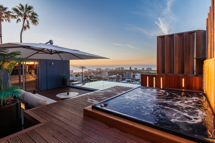 4 Bedroom Property for Sale in Green Point Western Cape